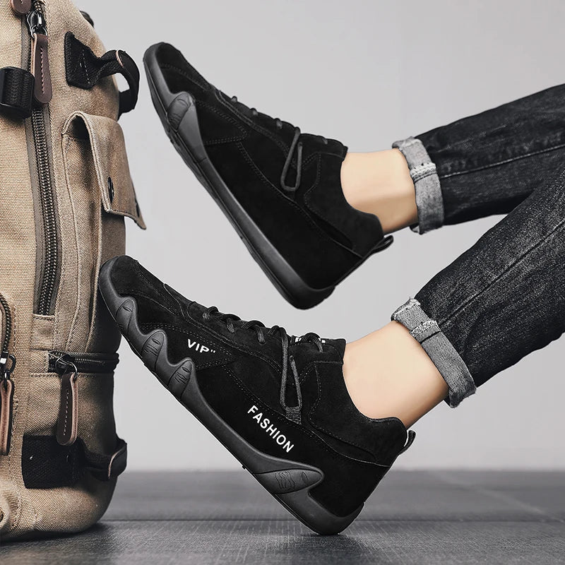 Erkekler için açık hava spor yürüyüş ayakkabıları dört mevsim yeni kaymaz konforlu iş ayakkabıları moda gençlik gündelik trend ayakkabılar erkek spor ayakkabıları
