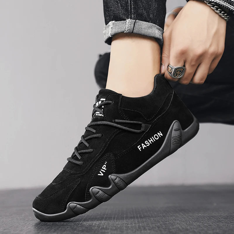 Erkekler için açık hava spor yürüyüş ayakkabıları dört mevsim yeni kaymaz konforlu iş ayakkabıları moda gençlik gündelik trend ayakkabılar erkek spor ayakkabıları