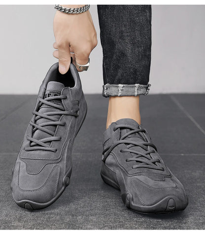 Erkekler için açık hava spor yürüyüş ayakkabıları dört mevsim yeni kaymaz konforlu iş ayakkabıları moda gençlik gündelik trend ayakkabılar erkek spor ayakkabıları