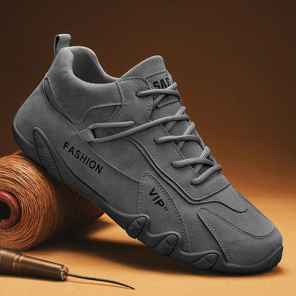 Erkekler için açık hava spor yürüyüş ayakkabıları dört mevsim yeni kaymaz konforlu iş ayakkabıları moda gençlik gündelik trend ayakkabılar erkek spor ayakkabıları