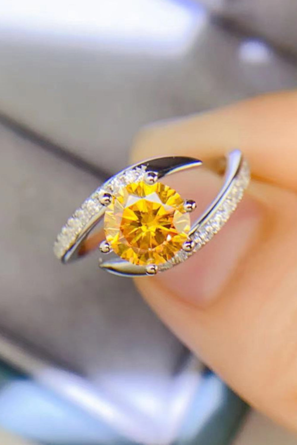 1 Carat Moissanite 925 Sterling Silver Ring.