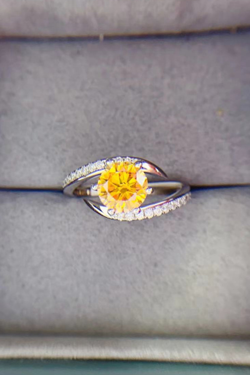 1 Carat Moissanite 925 Sterling Silver Ring.
